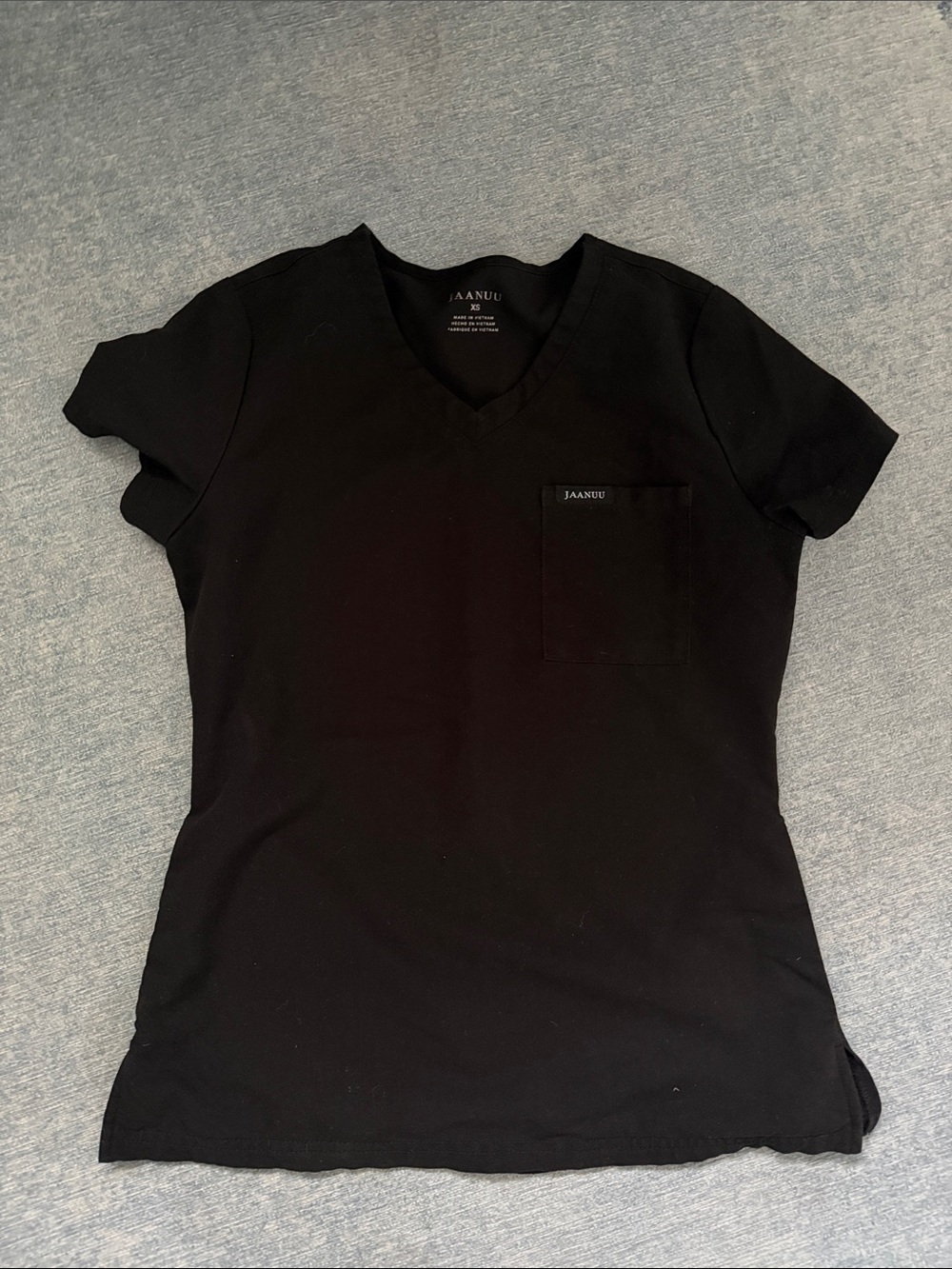 Jaanuu Black V-Neck Short Sleeve Scrub Top (rare 3 pockets!)